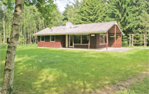 Awesome Home In Hadsund With Kitchen in Helberskov
